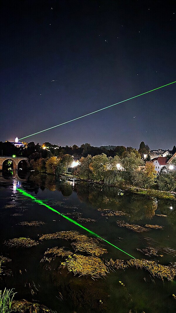Lichtbrücke Schweiklberg zu 1250 Jahre Vilshofen verbindet Geschichte und Gegenwart. 