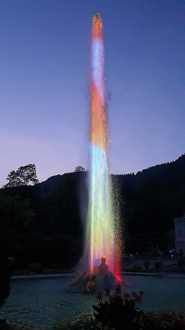 Lichtkunst_Ludwigsnacht_Schloss_Linderhof_2_2025.jpg 