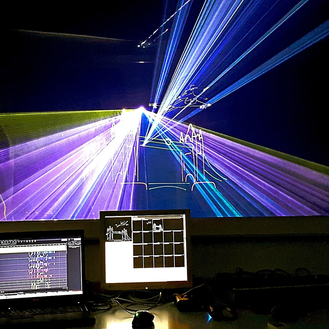 Lasershow_in_Arbeit.jpg 